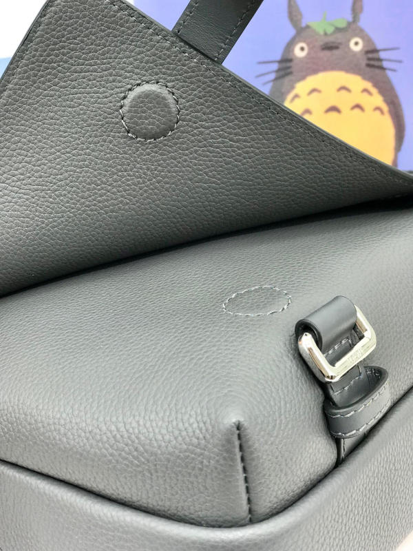 Túi xách nam Loewe Military Messenger siêu cấp 1:1