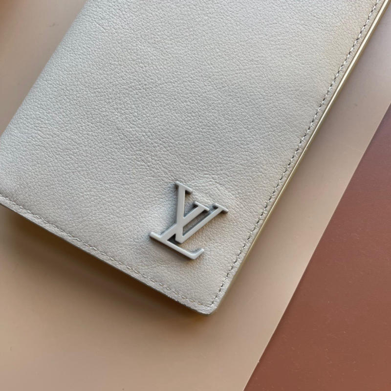 Ví LV Louis Vuitton Aerogram Brazza mới 